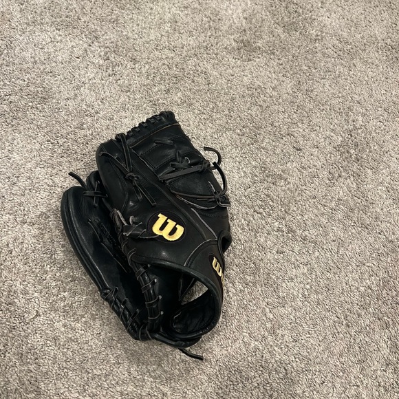 Wilson A2000 Kershaw 11.75” Black Baseball Glove- hardly used. - Picture 3 of 5